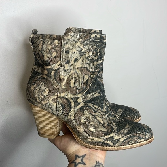 Ella Moss | Women’s Victoria Tapestry Booties Size 9.5 - Picture 1 of 8